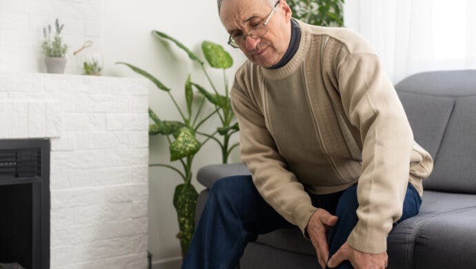 Man experiencing knee pain